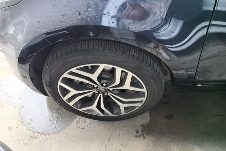 Used Land Rover Range Evoque 2020 249 PS R-DYNAMIC SE Sport Technology Edition Left Front Wheel Hub