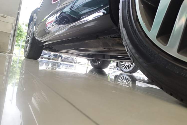 Used Land Rover Range Evoque 2020 249 PS R-DYNAMIC S Sport Edition Left Side Sill