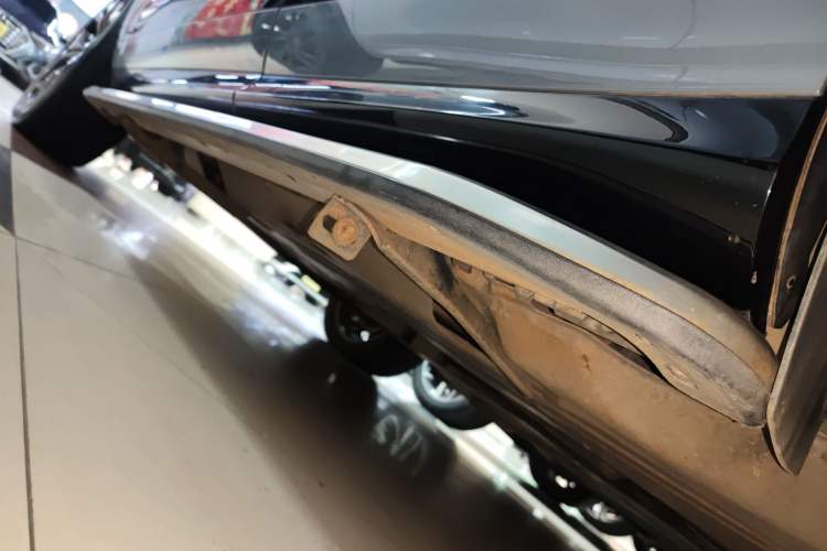Used Land Rover Range Evoque 2020 249 PS R-DYNAMIC S Sport Edition Left Side Sill