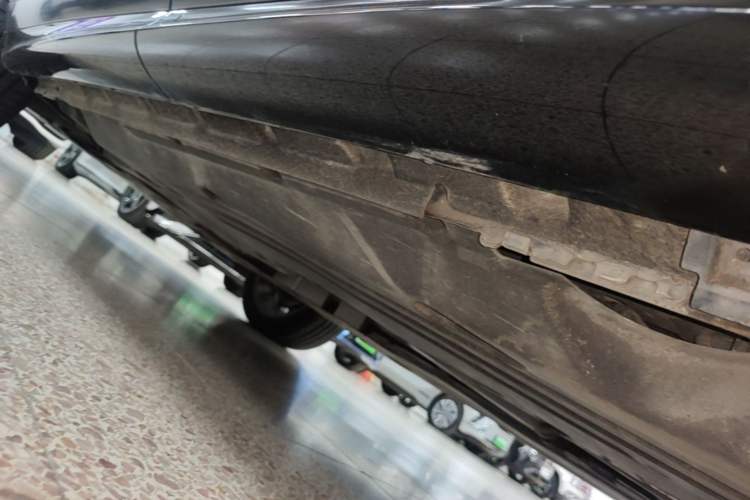 Used Land Rover Range Evoque 2020 249 PS R-DYNAMIC S Sport Edition Left Side Sill