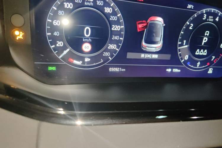 Used Land Rover Range Evoque 2020 249 PS R-DYNAMIC SE Sport Technology Edition Odometer Close Up