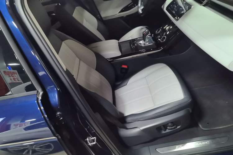 Used Land Rover Range Evoque 2020 249 PS R-DYNAMIC SE Sport Technology Edition Right Front Seat
