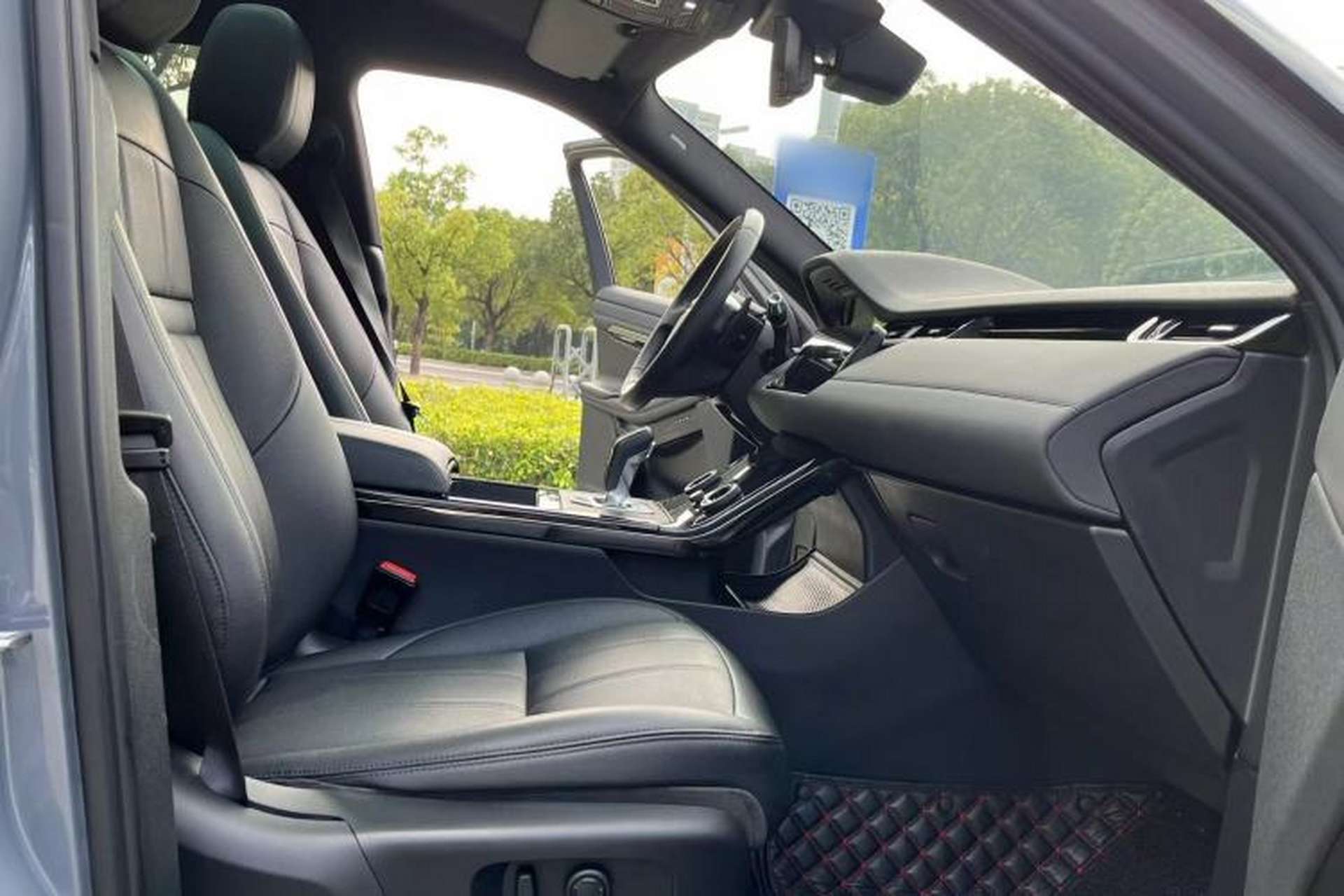 Used Land Rover Range Evoque 2020 249 PS R-DYNAMIC SE Sport Technology Edition Right Front Seat