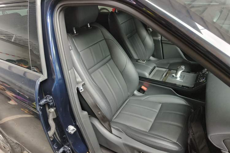 Used Land Rover Range Evoque 2020 249 PS R-DYNAMIC S Sport Edition Right Front Seat