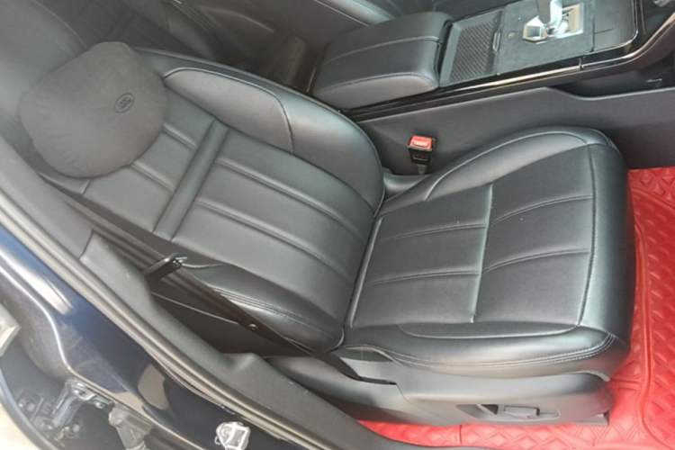 Used Land Rover Range Evoque 2020 249 PS R-DYNAMIC S Sport Edition Right Front Seat