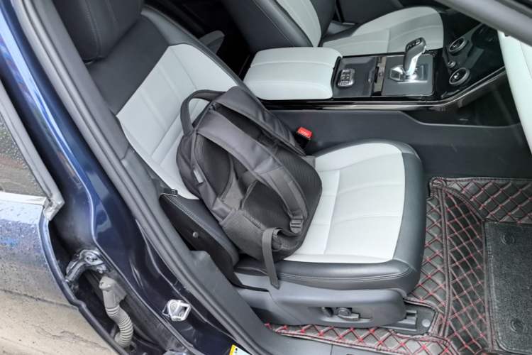 Used Land Rover Range Evoque 2020 249 PS R-DYNAMIC SE Sport Technology Edition Right Front Seat