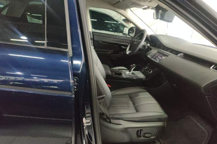 Used Land Rover Range Evoque 2020 249 PS R-DYNAMIC S Sport Edition Right Front Seat
