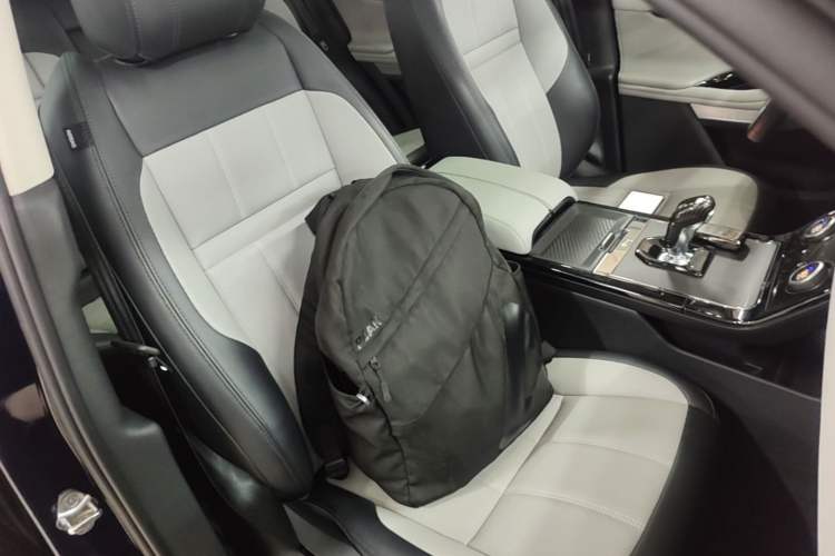 Used Land Rover Range Evoque 2020 249 PS R-DYNAMIC S Sport Edition Right Front Seat