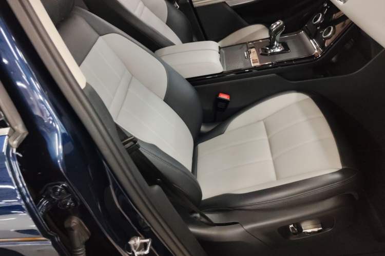 Used Land Rover Range Evoque 2020 249 PS R-DYNAMIC S Sport Edition Right Front Seat