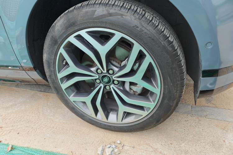 Used Land Rover Range Evoque 2020 249 PS R-DYNAMIC SE Sport Technology Edition Right Front Wheel Hub