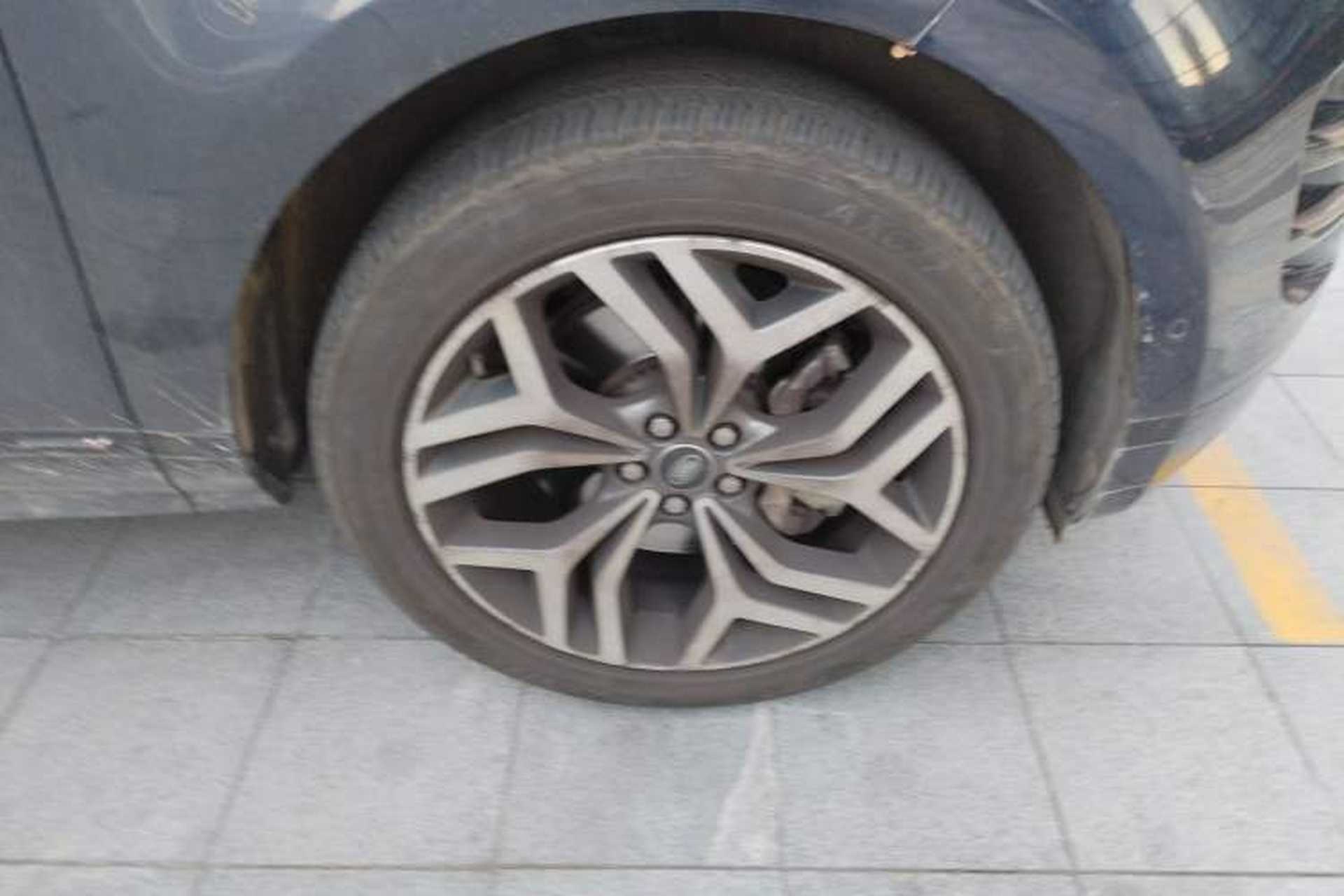 Used Land Rover Range Evoque 2020 249 PS R-DYNAMIC S Sport Edition Right Front Wheel Hub