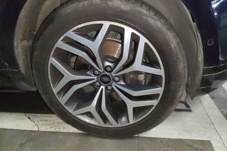 Used Land Rover Range Evoque 2020 249 PS R-DYNAMIC SE Sport Technology Edition Right Front Wheel Hub