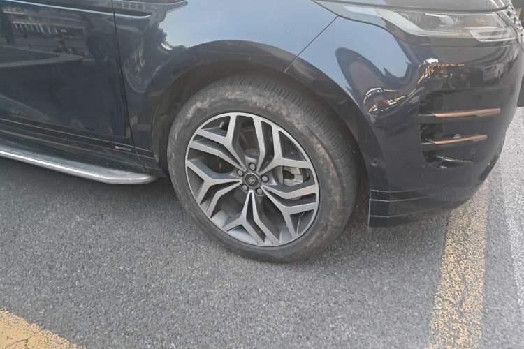 Used Land Rover Range Evoque 2020 249 PS R-DYNAMIC S Sport Edition Right Front Wheel Hub