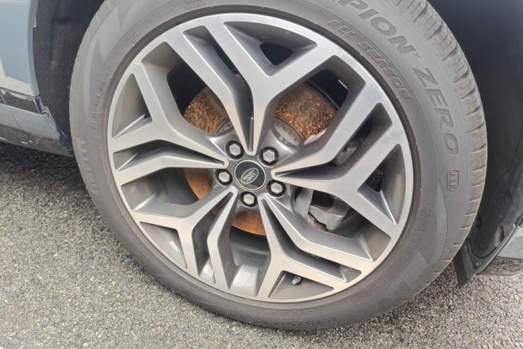 Used Land Rover Range Evoque 2020 249 PS R-DYNAMIC S Sport Edition Right Front Wheel Hub
