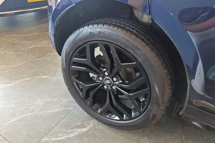 Used Land Rover Range Evoque 2020 249 PS R-DYNAMIC S Black Edition Sport Version Right Rear Wheel Hub