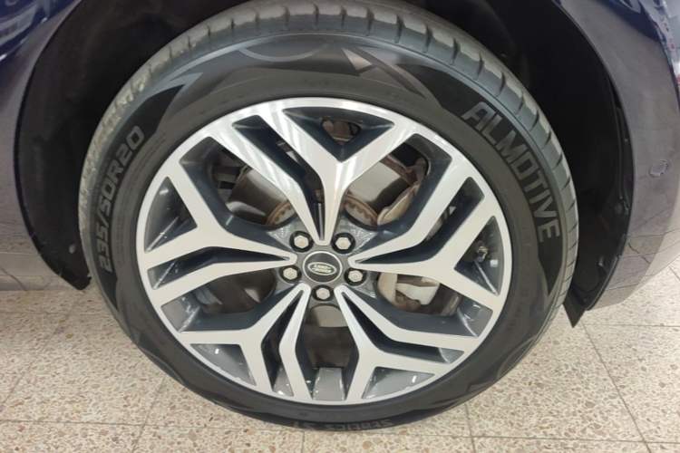 Used Land Rover Range Evoque 2020 249 PS R-DYNAMIC S Sport Edition Right Rear Wheel Hub