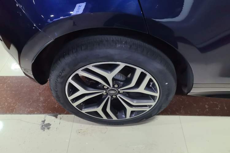 Used Land Rover Range Evoque 2020 249 PS R-DYNAMIC SE Sport Technology Edition Right Rear Wheel Hub