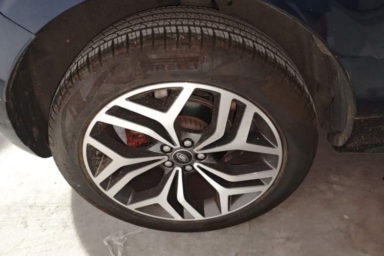 Used Land Rover Range Evoque 2020 249 PS R-DYNAMIC S Sport Edition Right Rear Wheel Hub
