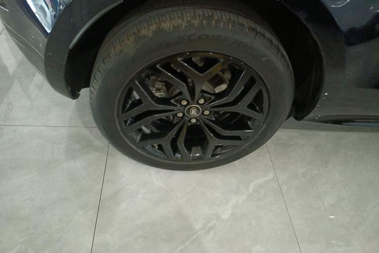 Used Land Rover Range Evoque 2020 249 PS R-DYNAMIC S Blackened Sport Technology Edition Right Rear Wheel Hub