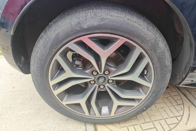 Used Land Rover Range Evoque 2020 249 PS R-DYNAMIC SE Sport Technology Edition Right Rear Wheel Hub