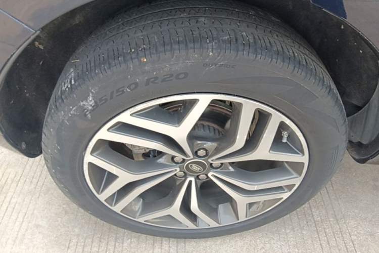 Used Land Rover Range Evoque 2020 249 PS R-DYNAMIC S Sport Edition Right Rear Wheel Hub