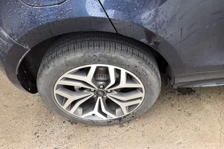 Used Land Rover Range Evoque 2020 249 PS R-DYNAMIC SE Sport Technology Edition Right Rear Wheel Hub