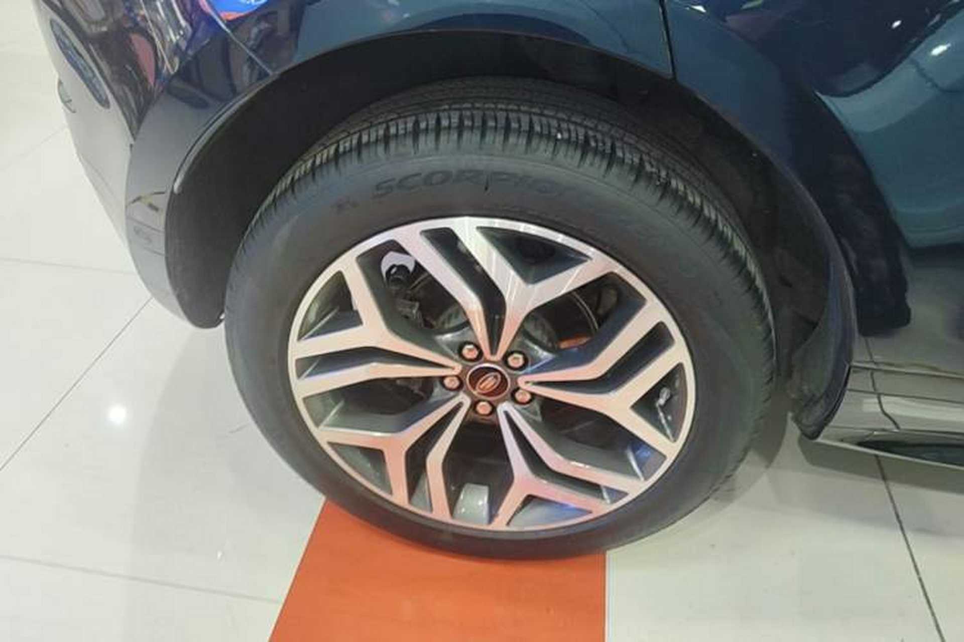 Used Land Rover Range Evoque 2020 249 PS R-DYNAMIC SE Sport Technology Edition Right Rear Wheel Hub