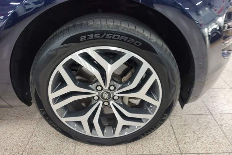 Used Land Rover Range Evoque 2020 249 PS R-DYNAMIC S Sport Edition Right Rear Wheel Hub