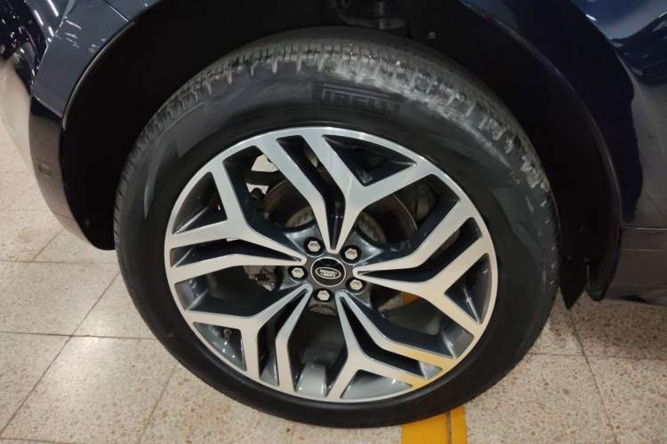 Used Land Rover Range Evoque 2020 249 PS R-DYNAMIC S Sport Edition Right Rear Wheel Hub
