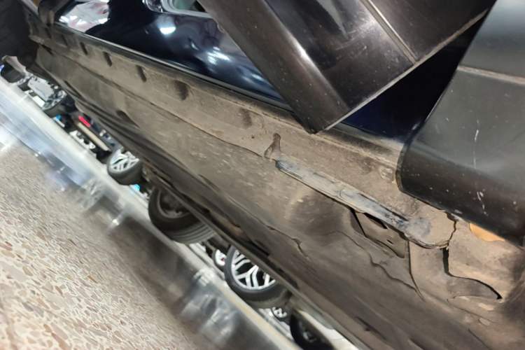 Used Land Rover Range Evoque 2020 249 PS R-DYNAMIC S Sport Edition Right Side Sill