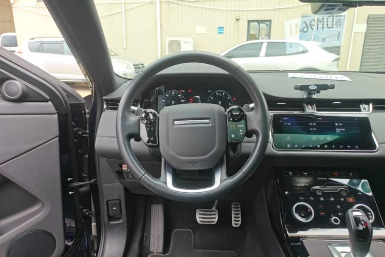 Used Land Rover Range Evoque 2020 249 PS R-DYNAMIC SE Sport Technology Edition Steering Wheel