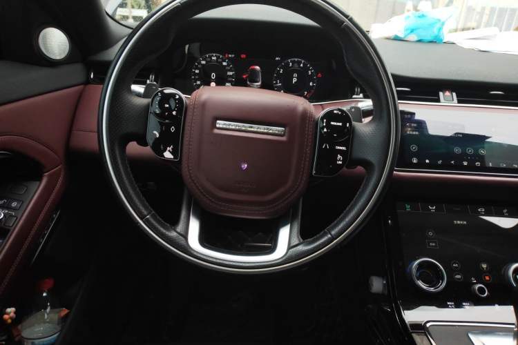 Used Land Rover Range Evoque 2020 249 PS R-DYNAMIC S Sport Edition Steering Wheel
