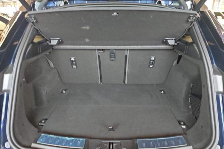 Used Land Rover Range Evoque 2020 249 PS R-DYNAMIC S Black Edition Sport Version Trunk