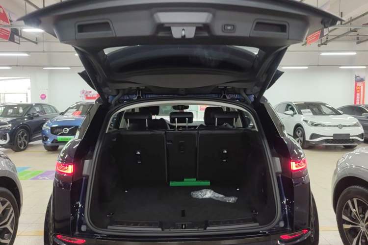 Used Land Rover Range Evoque 2020 249 PS R-DYNAMIC S Sport Edition Trunk