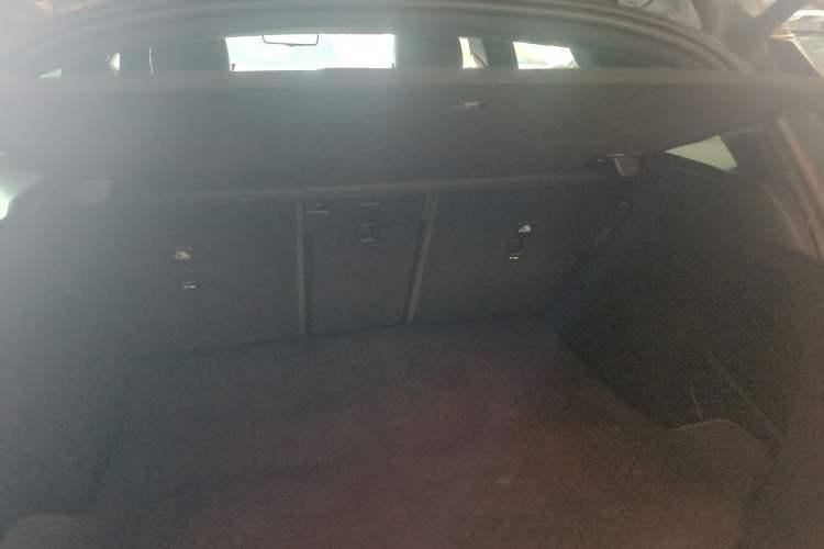 Used Land Rover Range Evoque 2020 249 PS R-DYNAMIC SE Sport Technology Edition Trunk