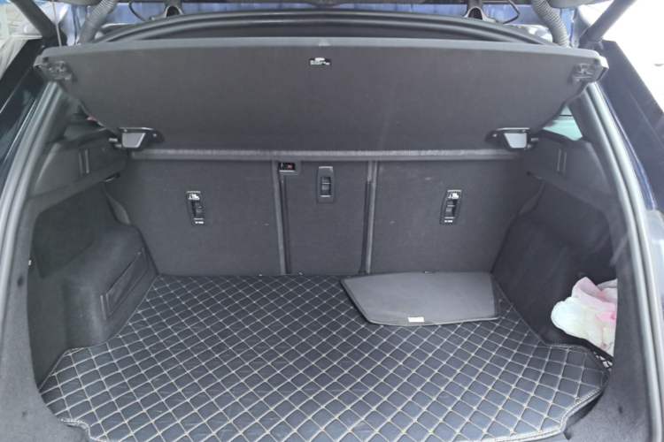 Used Land Rover Range Evoque 2020 249 PS R-DYNAMIC SE Sport Technology Edition Trunk