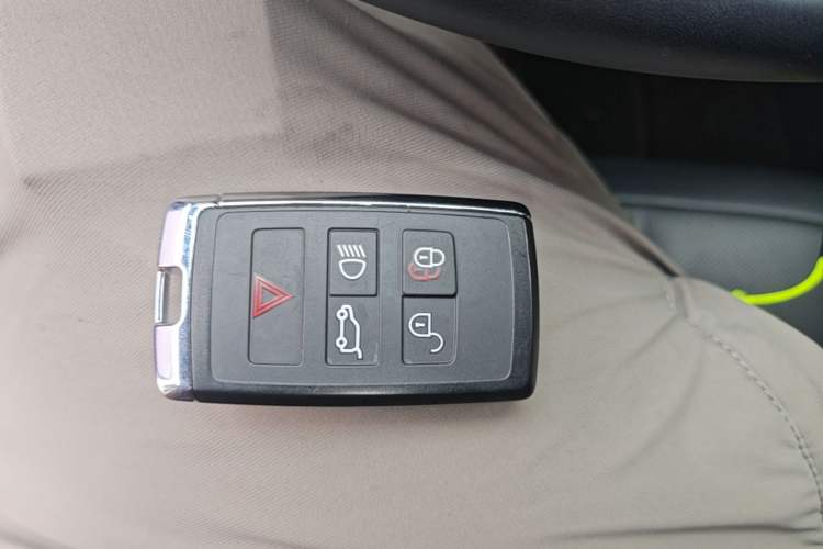 Used Land Rover Range Evoque 2020 249 PS R-DYNAMIC SE Sport Technology Edition Vehicle Key
