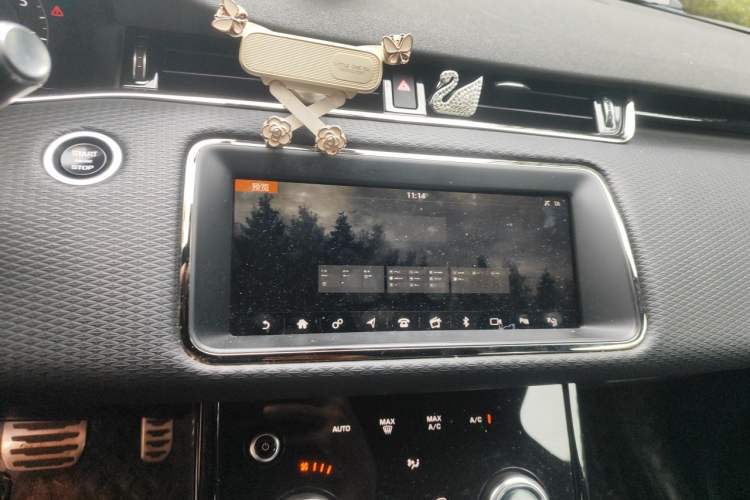 Used Land Rover Range Evoque 2020 249 PS R-DYNAMIC S Black Edition Sport Version Audio And AC Panel