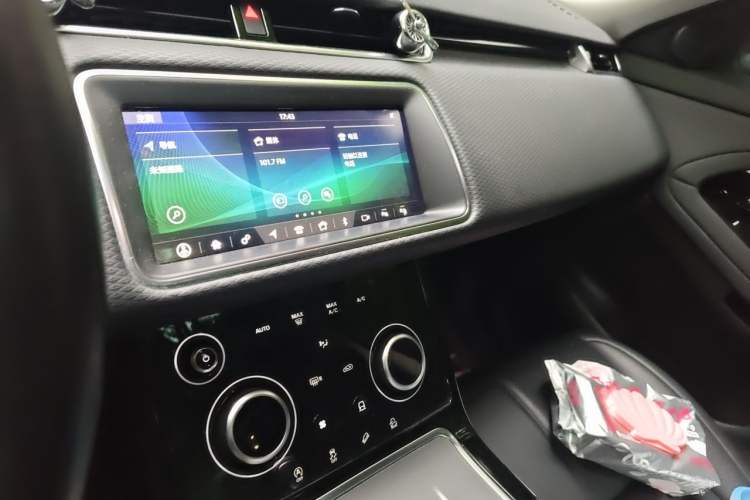 Used Land Rover Range Evoque 2020 249 PS R-DYNAMIC S Sport Edition Audio And AC Panel