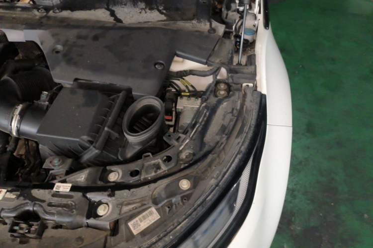 Used Land Rover Range Evoque 2020 249 PS R-DYNAMIC S Blackened Sport Technology Edition Engine Bay Left