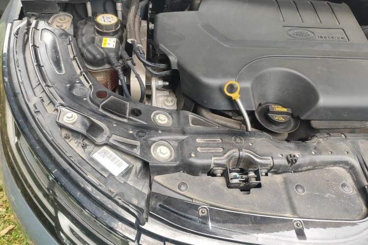 Used Land Rover Range Evoque 2020 249 PS R-DYNAMIC S Black Edition Sport Version Engine Bay Right