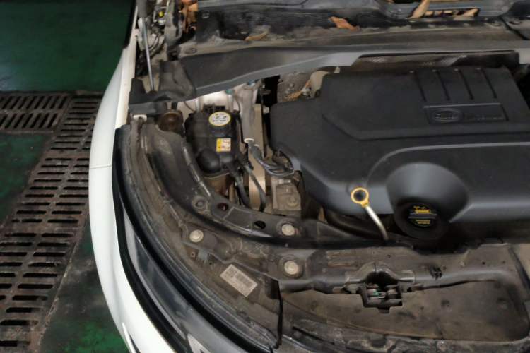 Used Land Rover Range Evoque 2020 249 PS R-DYNAMIC S Blackened Sport Technology Edition Engine Bay Right