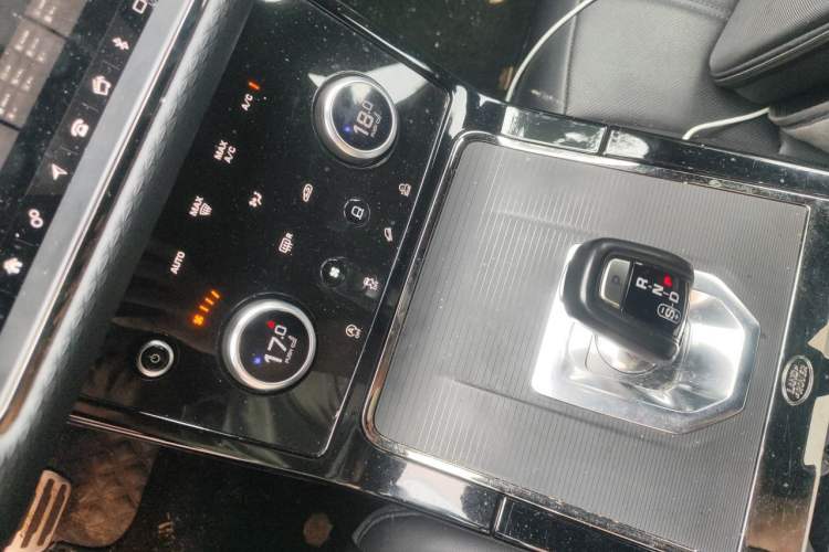 Used Land Rover Range Evoque 2020 249 PS R-DYNAMIC S Black Edition Sport Version Gear Lever