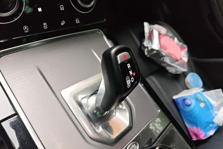 Used Land Rover Range Evoque 2020 249 PS R-DYNAMIC S Sport Edition Gear Lever