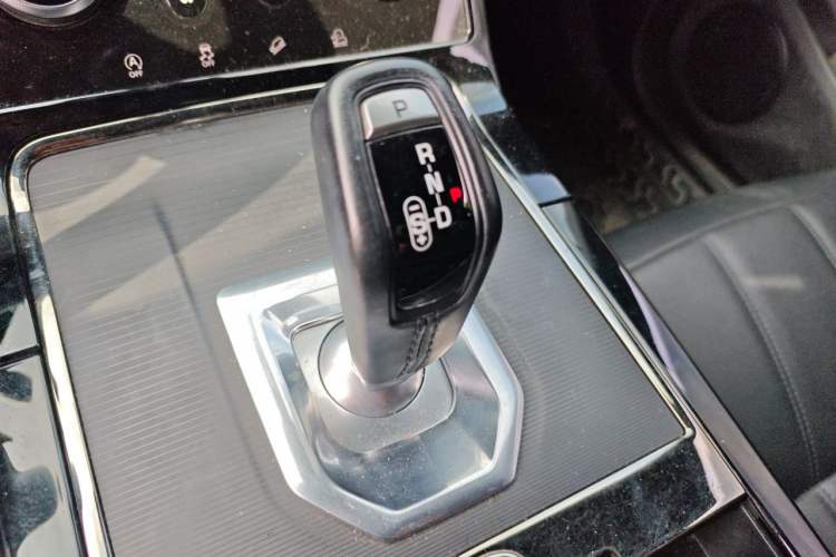 Used Land Rover Range Evoque 2020 249 PS R-DYNAMIC S Black Edition Sport Version Gear Lever