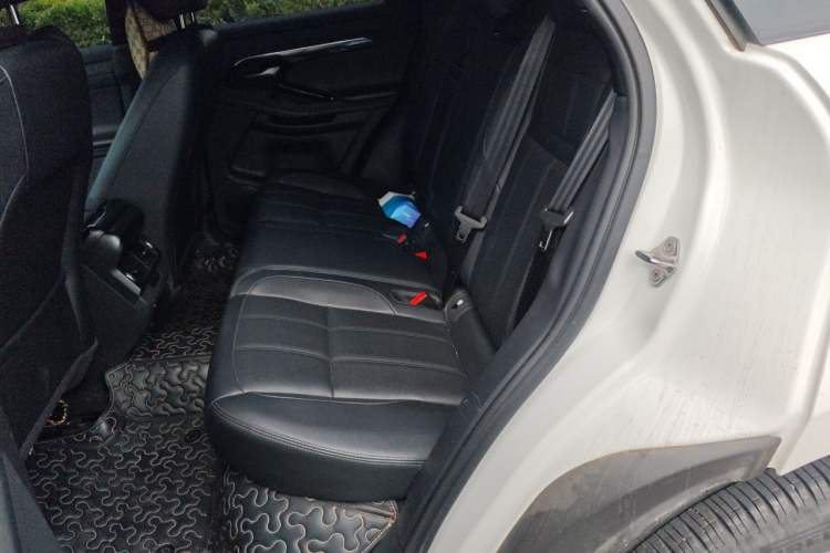 Used Land Rover Range Evoque 2020 249 PS R-DYNAMIC S Black Edition Sport Version Left Rear Seat