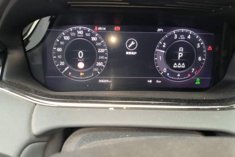 Used Land Rover Range Evoque 2020 249 PS R-DYNAMIC S Blackened Sport Technology Edition Odometer Close Up
