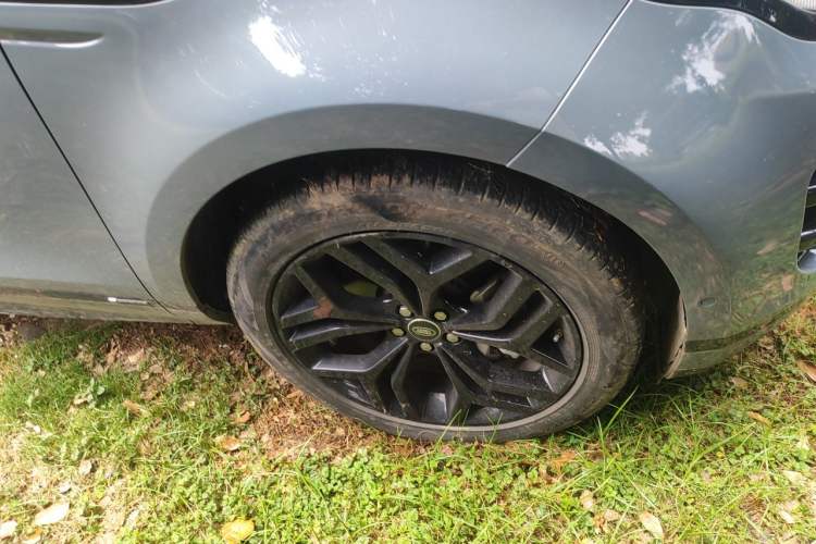 Used Land Rover Range Evoque 2020 249 PS R-DYNAMIC S Black Edition Sport Version Right Front Wheel Hub