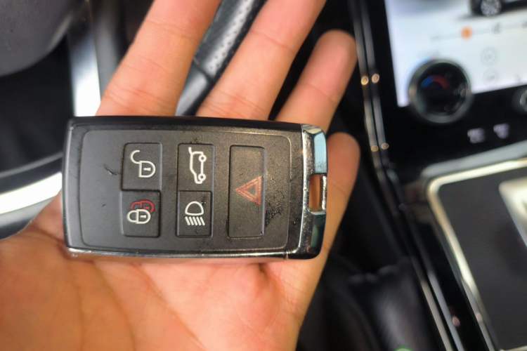Used Land Rover Range Evoque 2020 249 PS R-DYNAMIC S Blackened Sport Technology Edition Vehicle Key