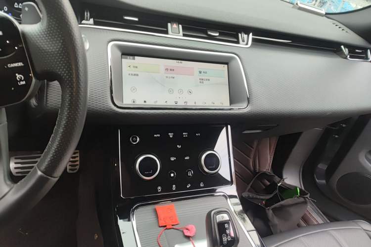 Used Land Rover Range Evoque 2020 249 PS R-DYNAMIC S Black Edition Sport Version Audio And AC Panel